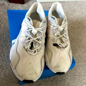 Women’s Adidas Pumps